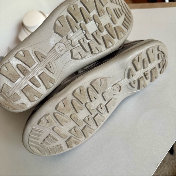 💥CLEAROUT💥Rainy Day Gray Polka Dot Tall Waterproof Boots Size 10 Galoshes - Picture 5 of 7